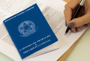 Carteira de trabalho/Shutterstock
