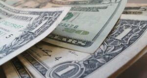 dólar Brett Hondow por Pixabay