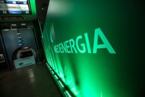 Foto de placa com logo da Neoenergia