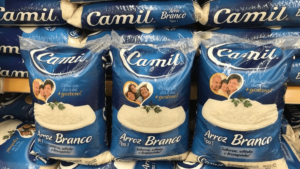 Sacos de arroz da Camil