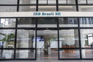 Frente do prédio do IRB Brasil