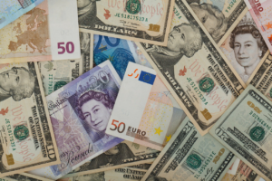 euro dólar câmbio cédulas