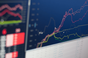 Como esperado, o Copom deu continuidade ao ciclo de alta da Selic. Como isso impacta os bancos, positivamente e negativamente?