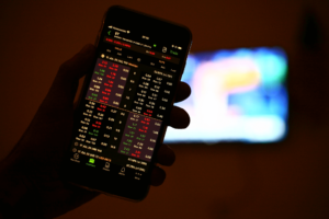 O Ibovespa cai mais de 10% no acumulado de 2021, em um ano marcado pela alta volatilidade na Bolsa de Valores.