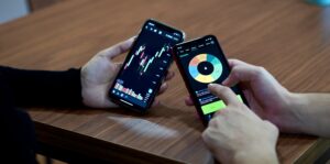 Celular com aplicativo TradeMap