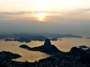 Pão de Açúcar visto a partir do Cristo Redentor, Rio de Janeiro, Brasil