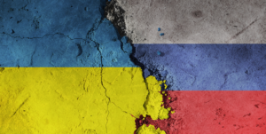 Bandeiras da Ucrânia e da Rússia representando matéria sanções fertilizantes