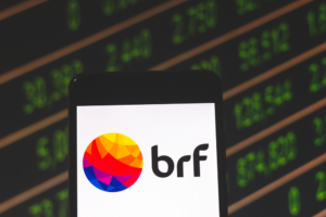 Celular com logo da BRF