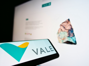 Celular com logo da Vale