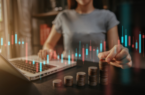 Mulher investe no mercado financeiro