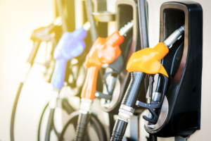Após longa espera, a Petrobras (PETR4) reajustou os preços dos combustíveis. A estatal havia segurado os preços por 57.