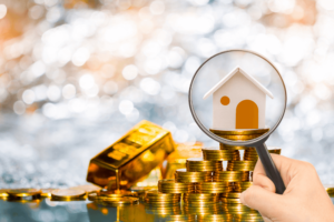 ilustração com moedas e casa para represnetar fundo imobiliários