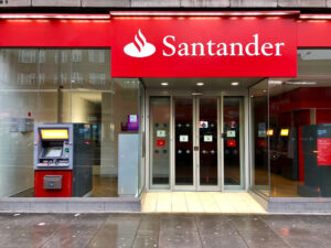 Fachada de uma agência do banco Santander