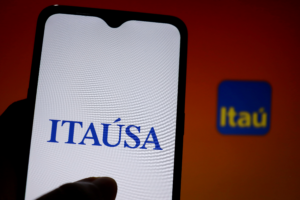 Celular com logo do Itaúsa
