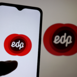 Celular com logo da EDP