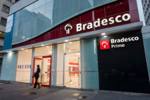Foto de fachada de agência do banco Bradesco