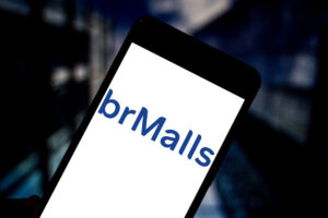Celular com logo da brMalls