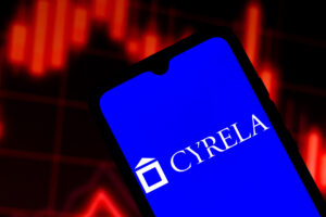 Celular com logo da Cyrella