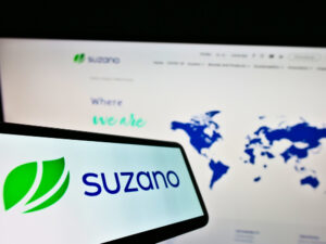 Logo da Suzano em celular