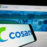 Imagem de celular com logo da Cosan