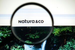 Logo da Natura em tela de computador
