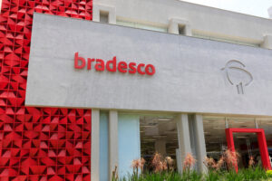 Foto de fachada de agência do Bradesco