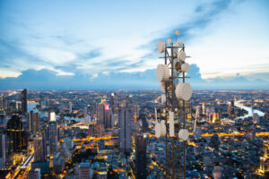 antena de telefonia em cidade
