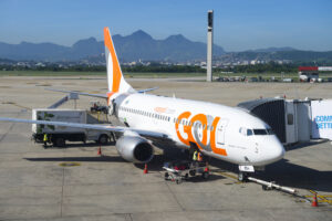 Avião da GOL pousado em aeroporto do Rio de Janeiro