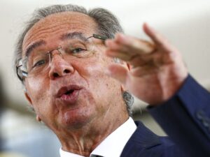 O ministro da Economia, Paulo Guedes, durante entrevista coletiva.