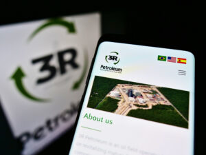Celular com site da 3R Petroleum aberto