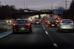 Rodovia com carros