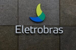 logotipo da Eletrobras em parede de edifício
