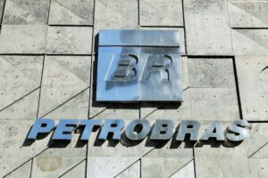 Imagem da fachada fechada da Petrobras.