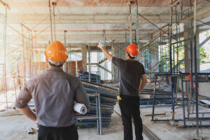 Trabalhadores da construção civil em obra