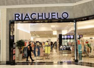 Fachada da loja da Riachuelo, da Guararapes