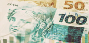 Gráficos mostrando crescimento com nota de cem reais ao fundo