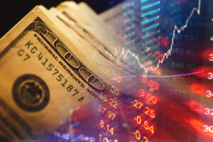 montagem com nota de 100 dólares e gráfico de cotações do mercado financeiro
