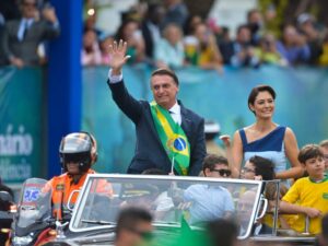 O presidente Jair Bolsonaro e a primeira-dama Michelle no desfile de 7 de setembro