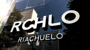 Fachada de loja da riachuelo, da guararapes