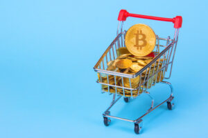 Carrinho de supermercado carregados com moedas de Bitcoin
