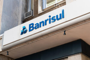 Fachada de agência do Banrisul