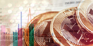 gráfico com cotações em primeiro plano e moedas de real em segundo plano