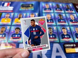 Foto do jogador Kylian Mbappé no álbum da Copa do Mundo 2022